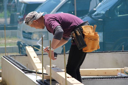 本日は二人の大工さん（大滝建築様・小木建築様）が 
 
その土台敷きの施工をしていただいています 
 
二人とも、ナイスホームにとって大切な大工さんです 
 
 
そして、この次の工程が『上棟』になります 
 
上棟は、家づくりの一番のイベントだと思います 
 
またご紹介させていただきます