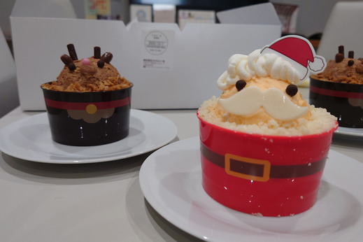 そして、今回のミニスイーツは 
クリスマスにちなんで 
サンタとトナカイのケーキをチョイス！ 
 
みなさんにもよろこんでいただけたようです！