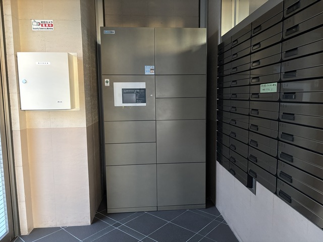 【共用部】安心のオートロック、宅配ロッカー付