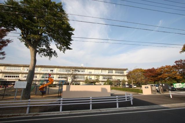 里町小学校・・・徒歩約20分（約1.6km）