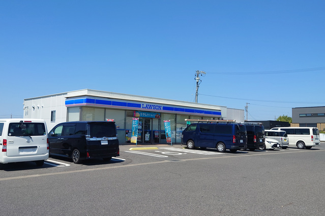 ローソン安城里町店・・・徒歩約4分(約270m)