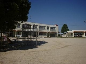 高棚こども園・・・徒歩約9分（約700ｍ）