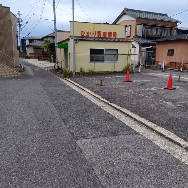 西側道路面より